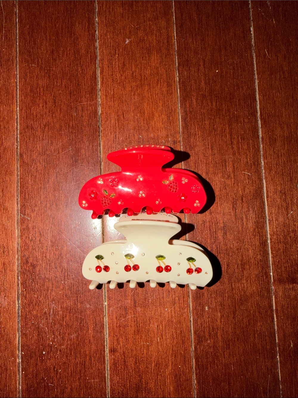 Emi Jay Red and Cream Hair Claw Clips